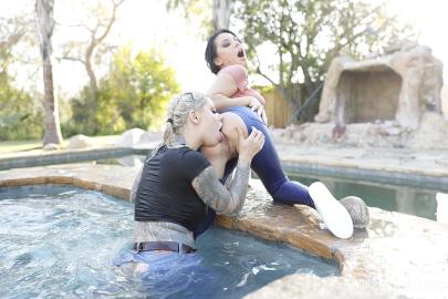 Wet & Wild: Karma Rx & Ginanna Grey’s Denim Makeout Meltdown Gallery - Photo 39