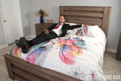 Mariposa Airways - Pantyhose Destruction Gallery - Photo 6