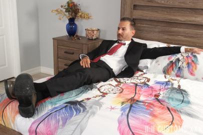 Mariposa Airways - Pantyhose Destruction Gallery - Photo 8